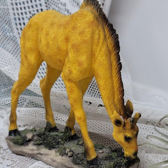Vintage Giraffe Figurine Grazing in the Wild - Picture 4 of 10